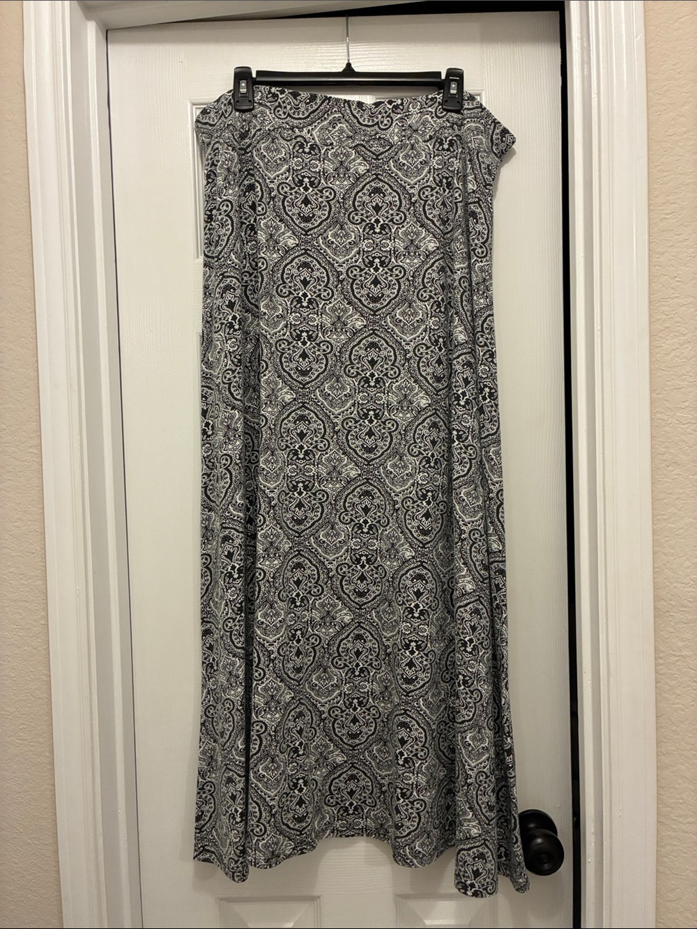 Women's Black & White Patterned Maxi Skirt